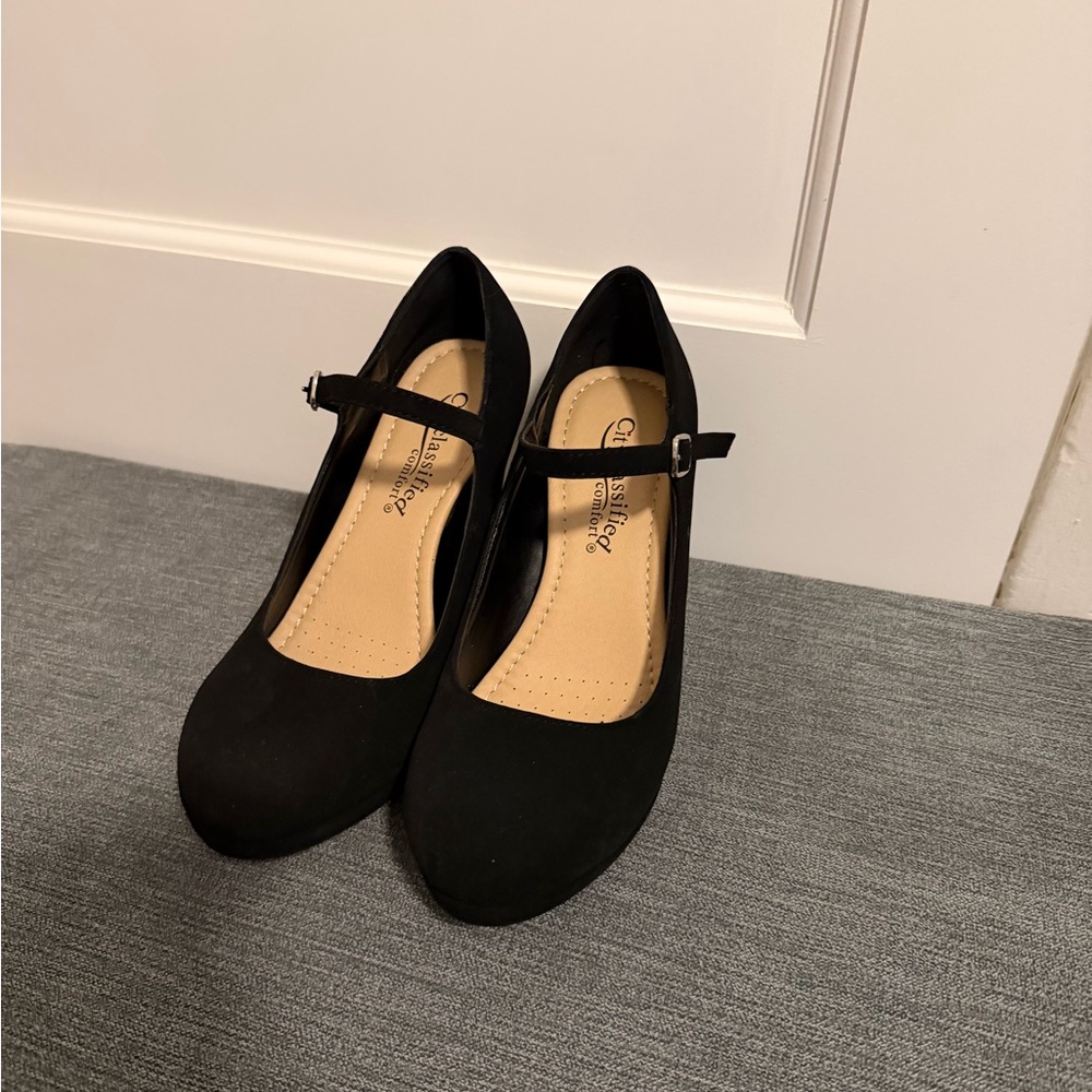 Women's Black Pumps